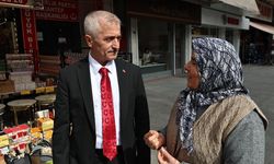 Başkan Tahmazoğlu esnaf ve vatandaşlarla iç içe