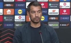 Giovanni van Bronckhorst: "En iyi performansı vermediğimizi düşünen varsa tekrar bu stada gelmesin"