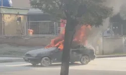 Gaziantep'te otomobil seyir halindeyken alev aldı!