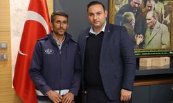 Kilis'te belediye işçisi banka şubesine çamurlu ayakkabısını çıkarıp girdi