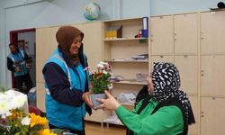 Gaziantep’te öğretmenler günü çiçeklerle kutlandı