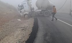 Gaziantep'te buzlanmadan dolayı yoldan çıkan yakıt tankerinin sürücüsü yaralandı