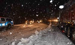 Antalya-Konya karayolunda yoğun kar yağışı