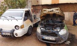 Gaziantep'te park halindeki otomobil alev alev yandı