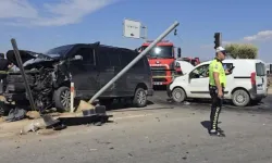 Gaziantep'te hafif ticari aracın devrilmesi sonucu 2 kişi yaralandı