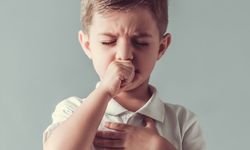 Aileler dikkat! Çocuklarda geçmeyen öksürük neden olur?