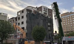 Gaziantep'te Ağır hasarlı bina yıkımında çökme meydana geldi