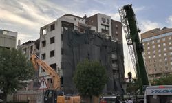 Gaziantep'te ağır hasarlı bina yıkımında çökme meydana geldi