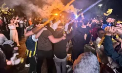Gaziantep'te Fenerbahçe taraftarları Basketbol THY Avrupa Ligi şampiyonluğunu kutladı