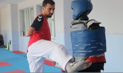 Fiziksel engelli milli tekvandocu Osman Ertürk'ün gözü altın madalyada