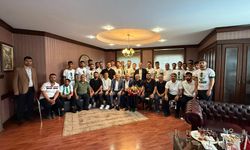 Şampiyon Nizipspor, kupasını Bilal Çeker'e götürdü!