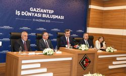 Cumhurbaşkanı Yardımcısı Cevdet Yılmaz, Gaziantep’te sanayicilerle bir araya geldi