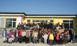 "Siyah Bere" dizisi ekibi Gaziantep'te bir okula kütüphane kurdu