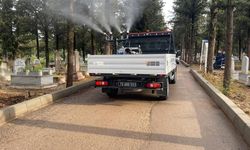Nizip'te mezarlık ve sokaklara gül suyu sıkıldı