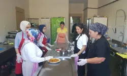 Nurdağı İpekyolu Sosyal Girişimcilik Merkezi'nde geleceğin aşçıları yetişiyor