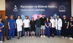 Babalar Gününde babalarına böbreklerini bağışladılar