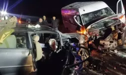 Feci kaza! Gaziantep'te otomobil ile hafif ticari araç çarpıştı, 3 kişi öldü, 5 kişi yaralandı