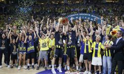Basketbol Süper Ligi’nde şampiyon Fenerbahçe Beko kupasını aldı