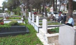 Gaziantep ve çevre illerde Kurban Bayramı arifesinde mezarlıklar ziyaret edildi