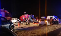 Gaziantep'te otomobil ile hafif ticari aracın çarpıştığı kazada ölenlerin sayısı 6'ya yükseldi