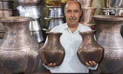 Gaziantepli ustalar yapıyor! Bakırdan yapılan el emeği göz nuru Hitit vazo takımı fiyatıyla dudak uçuklatıyor