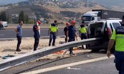 Gaziantep plakalı araç Osmaniye'de bariyerlere saplandı
