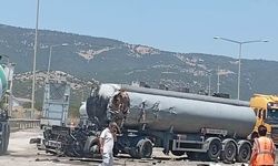 TAG Otoyolu’nda tanker ile kamyon kafa kafaya çarpıştı: Sürücüler hayatını kaybetti