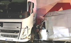 Gaziantep Otoyolu'nda feci kaza! Tırla minibüs çarpıştı...