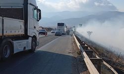 Gaziantep'in Nurdağı ilçesinde otoyol kenarında çıkan örtü yangını söndürüldü