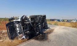 Gaziantep'te araçla çarpışan kamyon yan yattı!