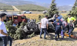 Gaziantep'te şarampole devrilen otomobildeki 3 kişi yaralandı