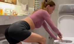 Ebru Şallı tuvalet temizlerken pilates yaptı