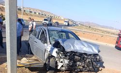 Gaziantep'te otomobil ile minibüs çarpıştı, 6 kişi yaralandı