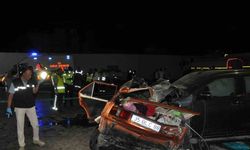 Katliam gibi kazada otomobil ikiye bölündü: 1’i çocuk 5 ölü, 6 yaralı