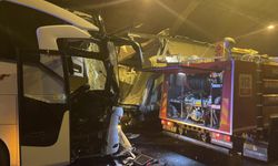 Gaziantep'e giden yolcu otobüsü tıra çarptı: 8 kişi yaralandı