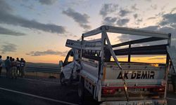 Kilis’te tır ile pikap çarpıştı: 3 yaralı