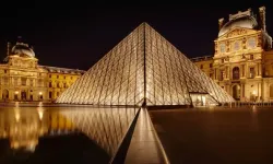 Louvre Müzesi’nden çalınan mücevherlerin değeri 88 milyon euro