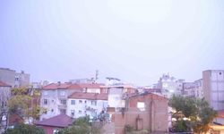 Şimşekler geceyi aydınlattı, ardından yaşanan deprem ise korkuttu