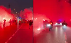 A Milli Futbol Takımı, meşaleler eşliğinde stada girdi