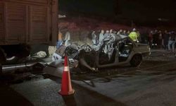 Gaziantep’te otomobil kamyona arkadan çarptı: 3 ölü