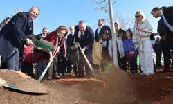 Gaziantep'te 'Yeşil Antep' projesi kapsamında 120 ağaç dikildi