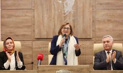 Gazianep'te Umreden dönen ikinci kafile, Fatma Şahin ile bir araya geldi