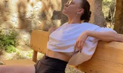 Serenay Sarıkaya mini eteğiyle asansörde poz verdi! Hayranları beğendi