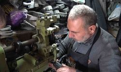 Gaziantep'te 5 metrekarelik dükkanda 30 yıldır ayakkabı tamir ediyor!
