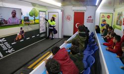 Gaziantep'te öğrencilere 'Mobil Trafik Eğitim Tırı'nda eğitim verildi