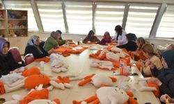 Şahinbey’de anlamlı dayanışma: Kursiyerlerden lösemili çocuklara el emeği hediye