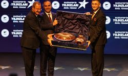 Sanayi ve Teknoloji Bakanı Kacır, 'Gaziantep'in Yıldızları' ödül töreninde konuştu