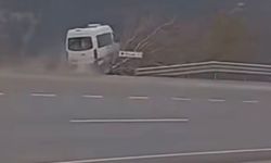 Gaziantep'te tarım işçilerini taşıyan minibüsün şarampole uçtuğu kaza kamerada