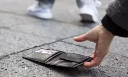 Gaziantep'te temizlik işçisi bulduğu cüzdanı sahibine teslim etti