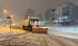 Gaziantep'te karla mücadele çalışmaları gece boyunca sürdü